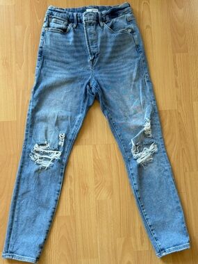 Woman's Good American Light Blue Distressed Denim Jeans - size 8/29